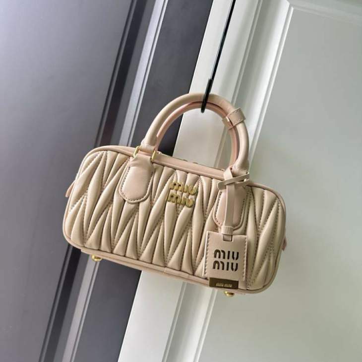 Picture of Miu Miu Handbags _SKUfw194598201fw